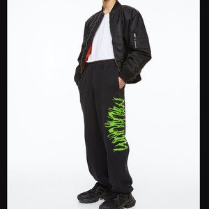 NWOT H&M Loose Fit Hype Joggers Size XS Black Green Billie Eilish